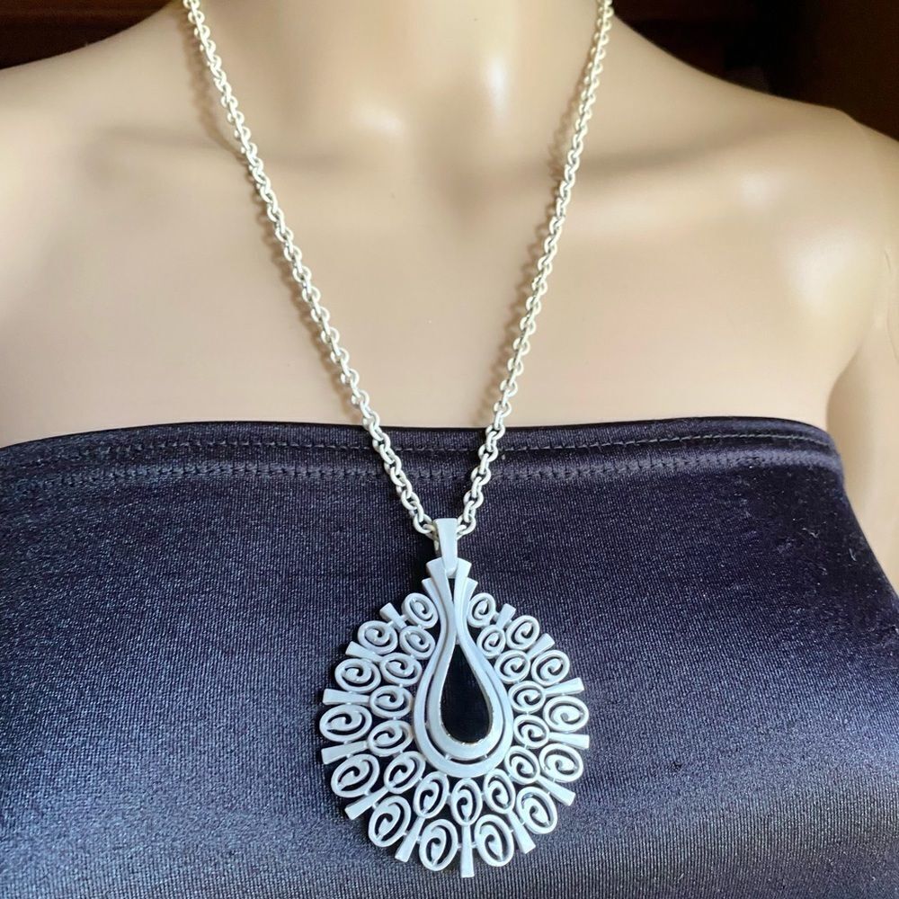 VINTAGE Trifari 1960s white enamel necklace